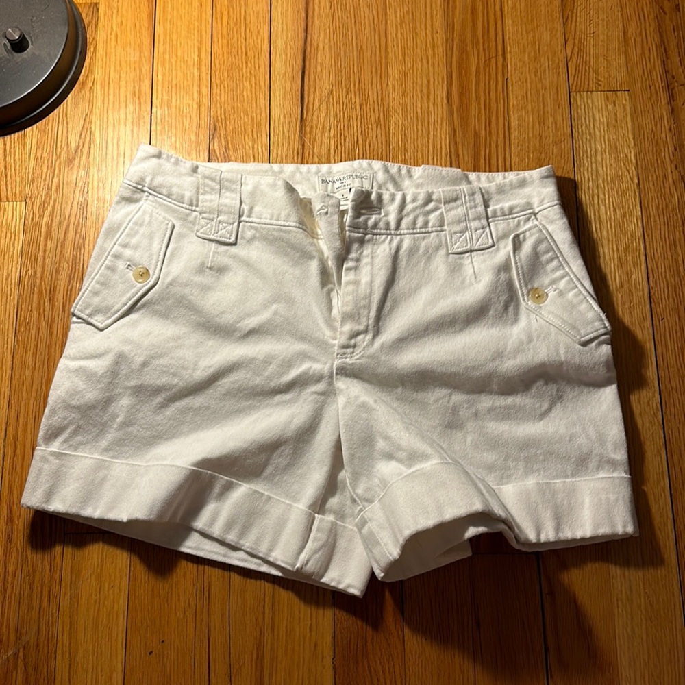 White banana republic shorts
